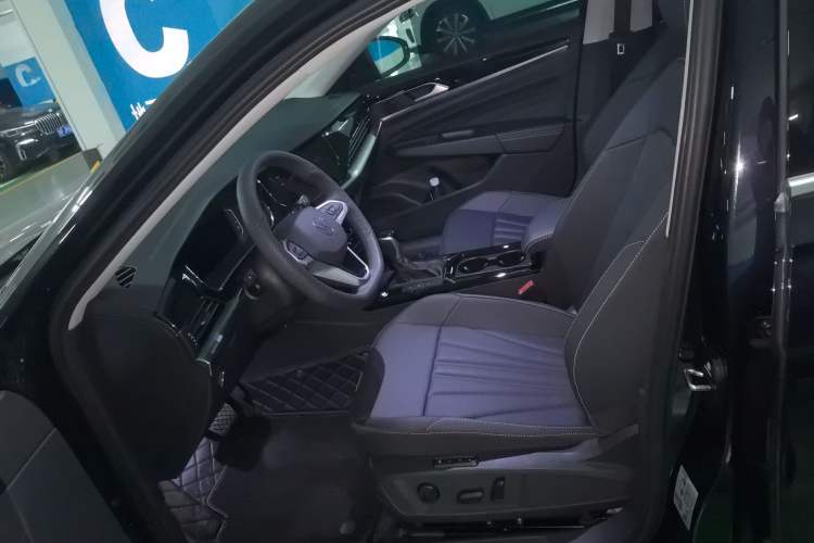 Used Volkswagen Passat 2025 Premium Version 380TSI Dragon Edition