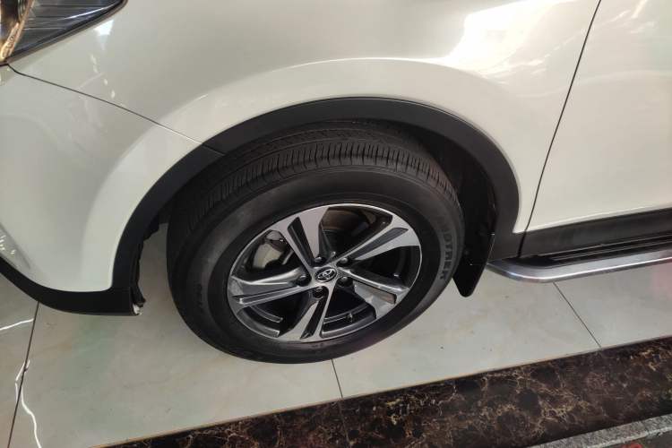 Used Toyota RAV4 2015 2.0L CVT Two-Wheel Drive Fashion Edition
