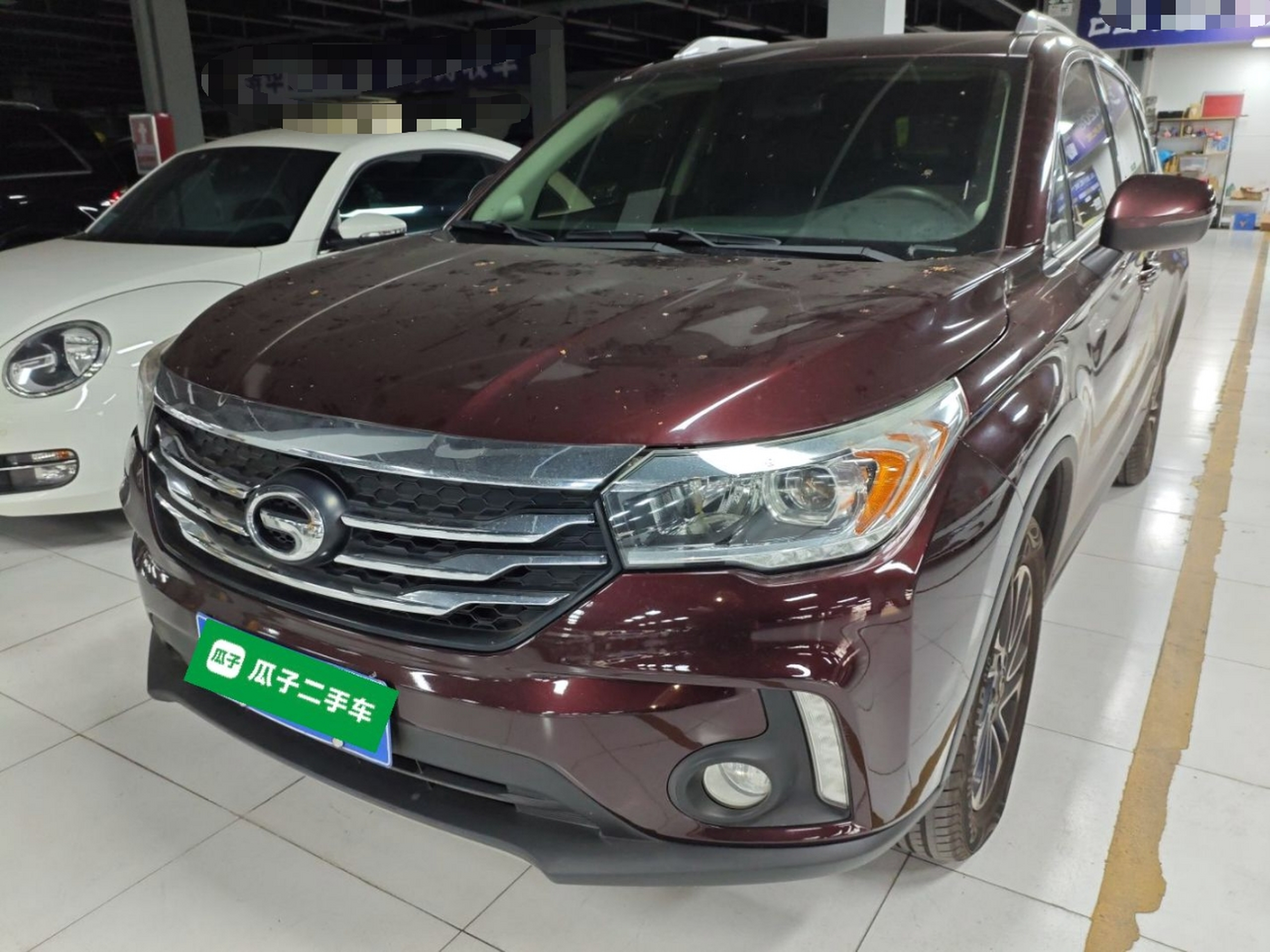 تحت مقدمة السيارة