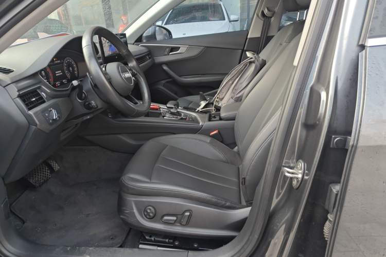 Used Audi A4L 2022 40 TFSI Stylish and Elegant Edition
