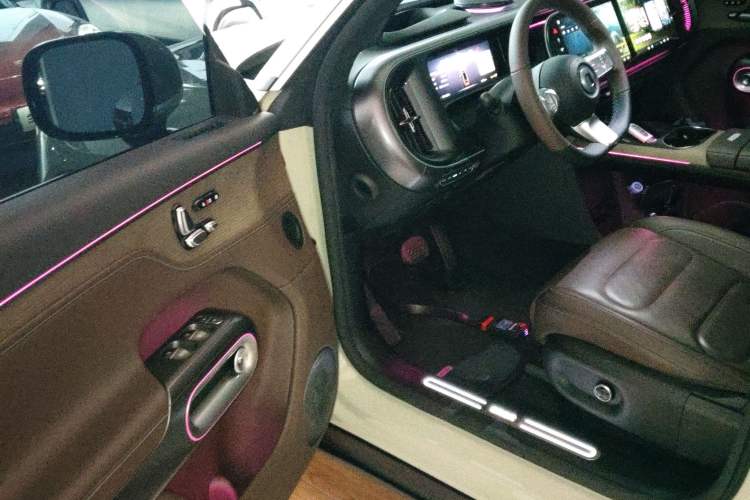 Used  #5 2024 Ultra-Long Range Extraordinary Journey Luxury Edition
