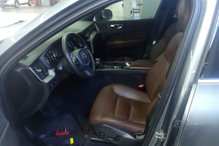 Used Volvo XC60 2021 T5 4x4 Smart Luxury Edition