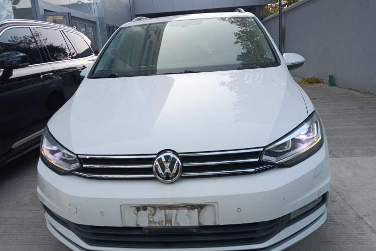 Used Volkswagen Touran 2016 Volkswagen Touran L 280TSI DSG Comfort Edition
