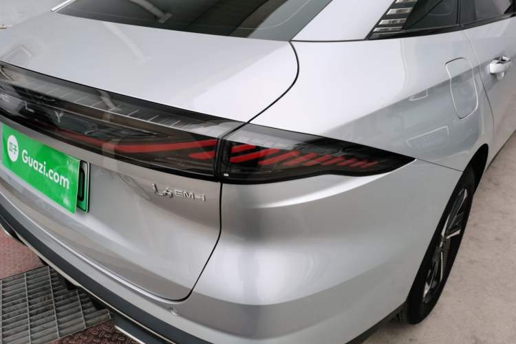 Used  L6 2025 EM-i 140km Starship Edition
