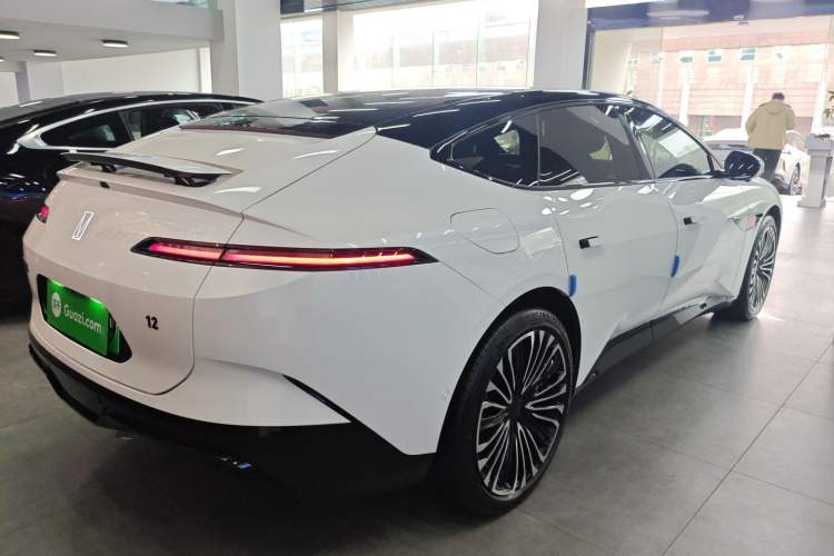 Used  12 2025 Ultra Extended-Range Edition
