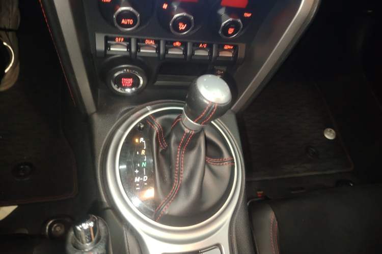 Used Toyota 86 2013 2.0L Automatic Luxury Version
