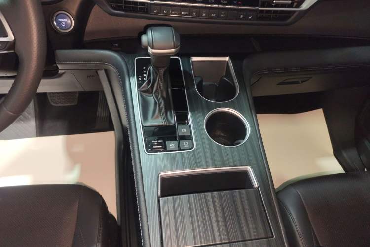 Used Toyota Sienna 2023 2.5L Hybrid Deluxe Edition
