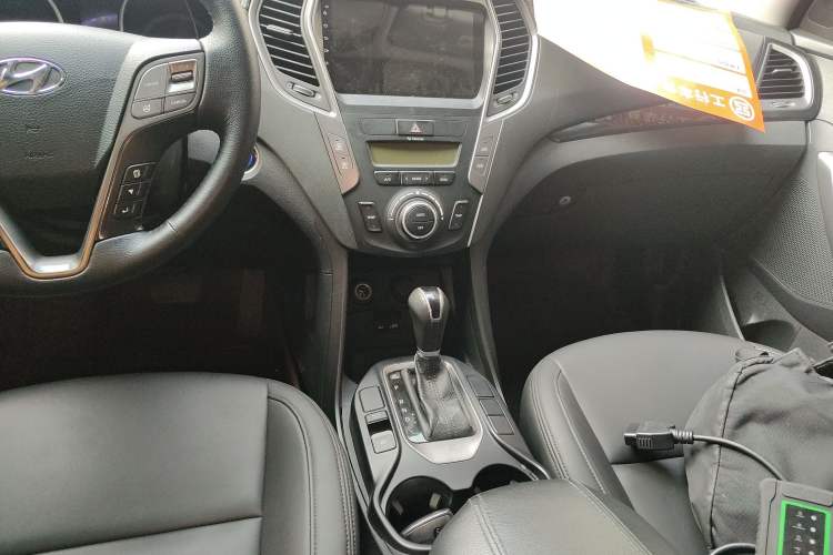 Used Hyundai Santa Fe 2013 2.4L Automatic 4x4 Smart Version
