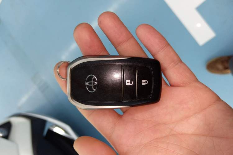 Used Toyota RAV4 2016 2.0L CVT Two-Wheel Drive Fashion Edition China V Standard
