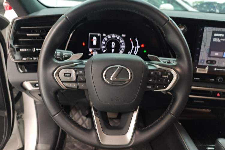Used Lexus RX 2023 350h Two-Wheel Drive Enjoyment Version
