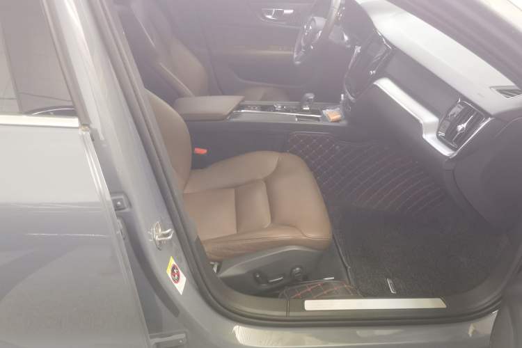 Used Volvo S60 2022 B4 Zhiyi Luxury Edition