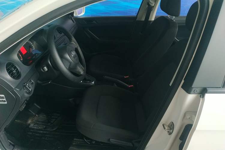 Used Volkswagen Jetta 2015 1.6L Automatic Fashion Model
