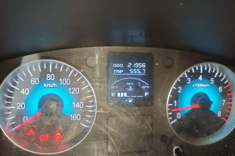 Used Jinbei Gold Hiace 2023 1.5L Passenger Van Travel Lion 5/6/7-Seater with Central Air Conditioning
