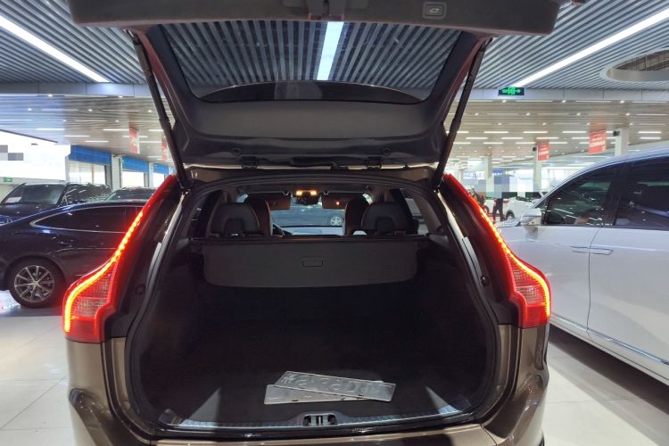 Used Volvo XC60 2017 T5 AWD Smart Upgrade Edition
