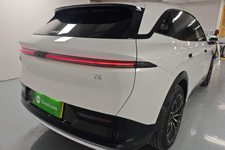 Used Zeekr 7X 2025 100 kWh Long-Range Rear-Wheel Drive with Intelligent Driving Features
