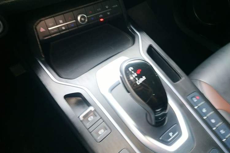 Used Wey VV5 2020 1.5T Two-Wheel Drive Color Pioneer
