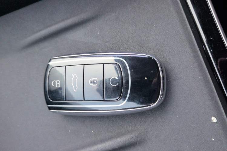 Used Chery Tiggo 8 L 2024 2.0T Two-Wheel Drive Prestige Version 5 Seats