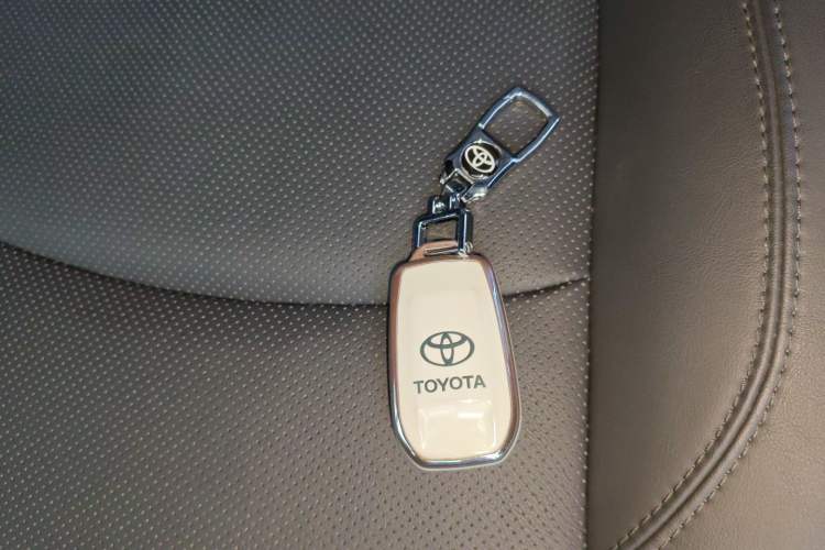 Used Toyota Granvia 2026 Model 2.5L Hybrid Prestige PLUS Edition