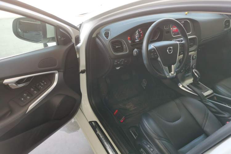 Used Volvo V40 2017 T3 Zhiya Edition