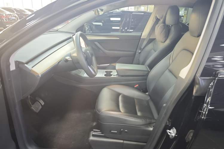 Used Tesla Model Y 2021 Long-Range All-Wheel-Drive Version 3D7
