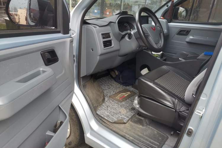 Used Wuling Yangguang 2024 300km Comfort Version with Sealed Windows 60kW
