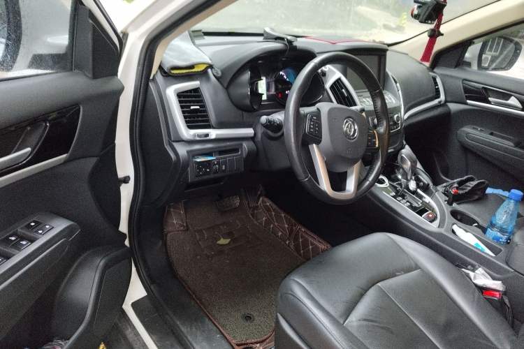 Used Dongfeng Aeolus AX7 2015 2.0L Automatic Zhiyi Trim
