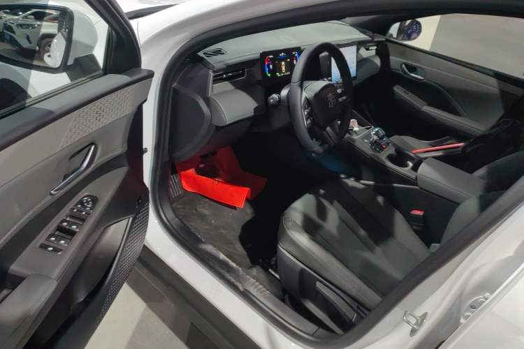 Used BYD Qin PLUS 2025 DM-i Smart Drive 55KM Leading Model
