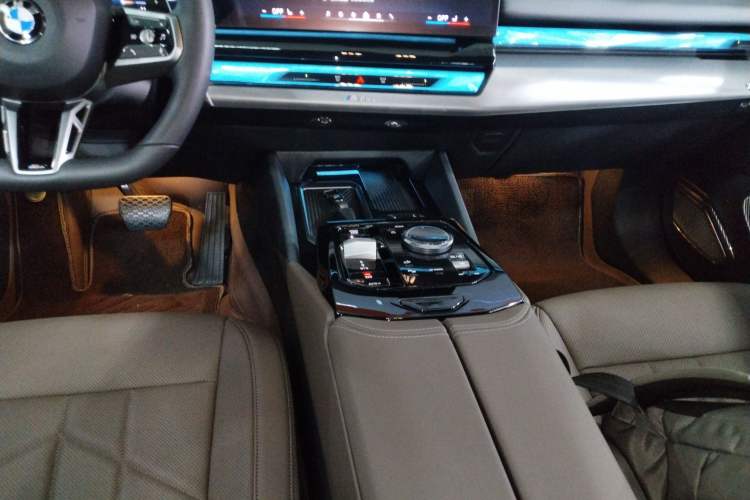 Used BMW 5 Series 2024 530Li Leading Model M Sport Package