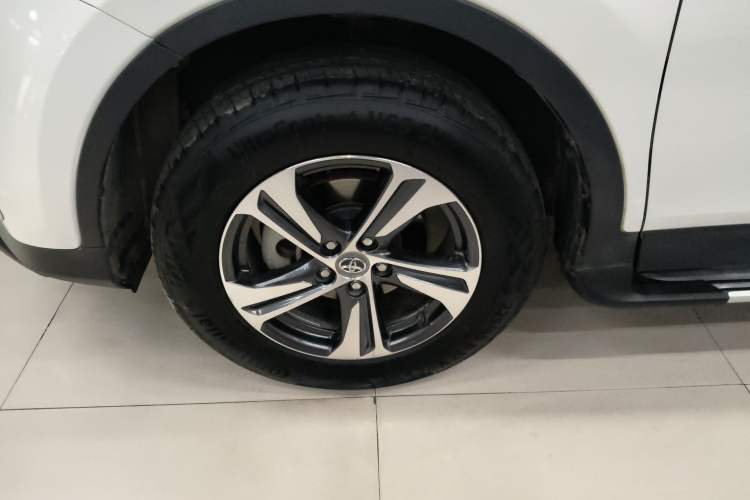 Used Toyota RAV4 2015 2.0L CVT Two-Wheel Drive Fashion Edition
