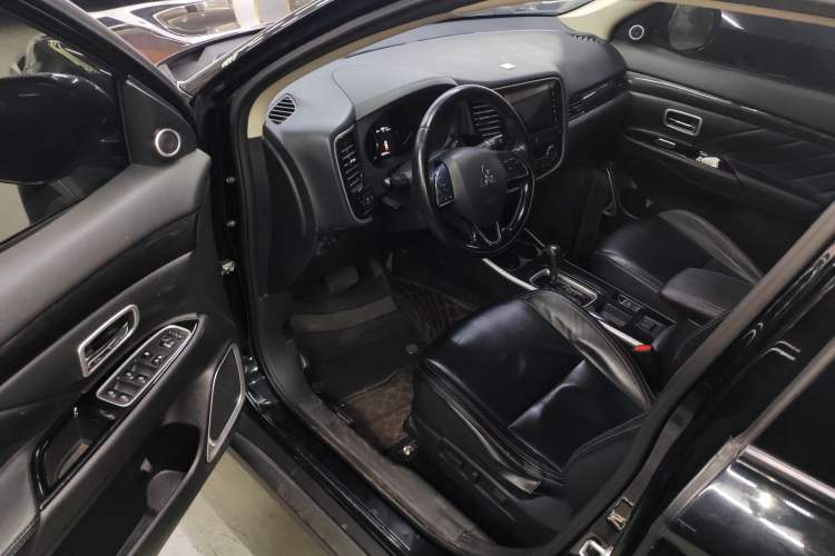 Used Mitsubishi Outlander 2020 2.0L Two-Wheel Drive Enjoyment Version 5 Seats
