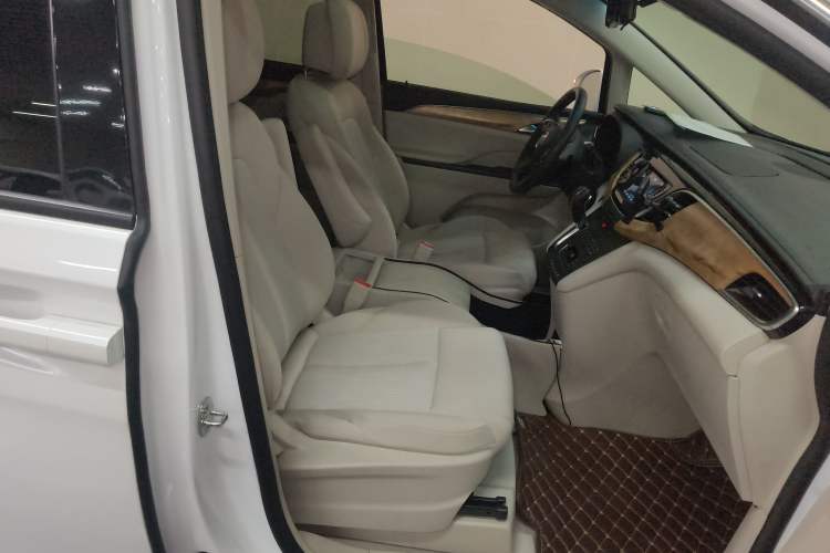 Used Buick GL8 2017 ES 28T Comfort Model China V Standard
