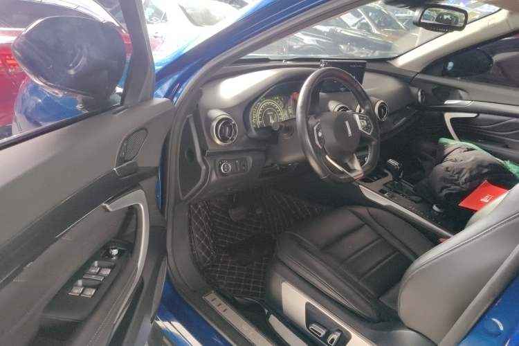 Used Wey VV7 2017 2.0T Ultra-Luxury Version
