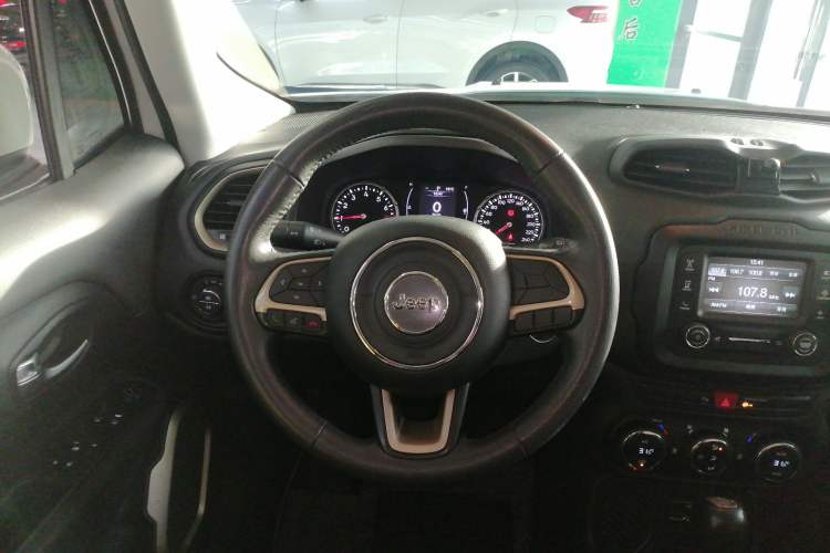 Used  Renegade 2017 180T Automatic Jingneng Edition
