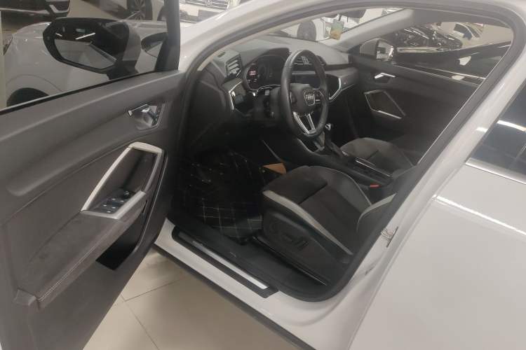 Used Audi Q3 2020 35 TFSI Ambition Dynamic Edition
