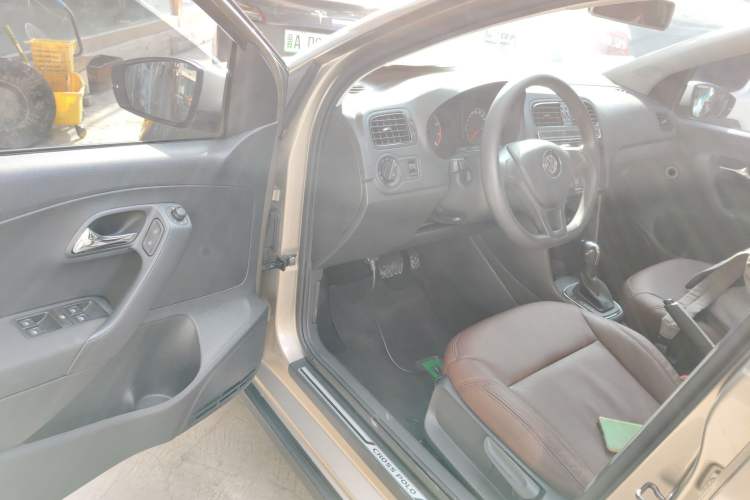 Used Volkswagen Polo 2016 1.4L Cross Polo Automatic
