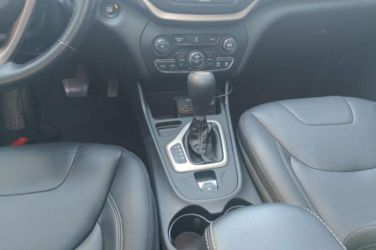 Used  Cherokee 2016 2.0L Superior Edition