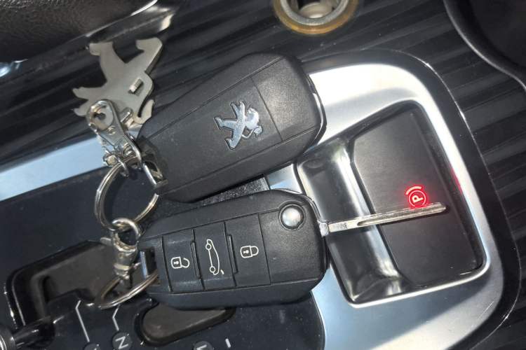 Used Peugeot 3008 2015 2.0L Automatic Classic Edition
