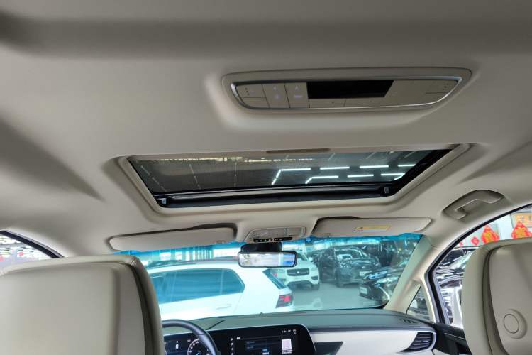 Used Buick GL8 2023 ES Lu Zun Deluxe Model
