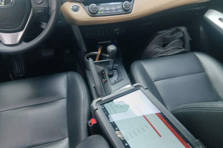 Used Toyota RAV4 2019 2.0L CVT Two-Wheel Drive Comfort Edition China VI Standard
