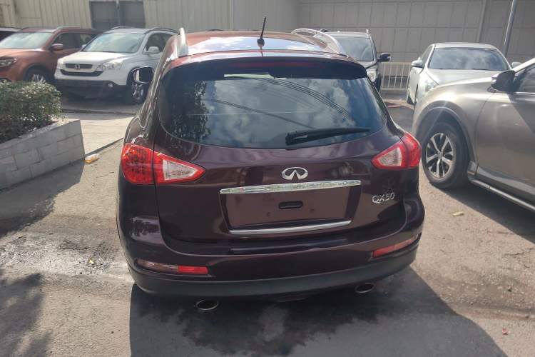 Used Infiniti QX50 2013 2.5L Two-Wheel-Drive Elegant Edition