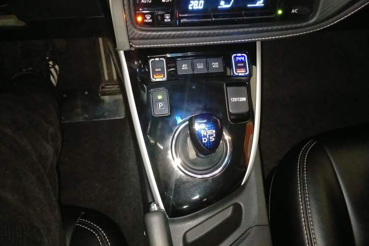 Used Toyota Levin 2017 Revised Dual-Engine 1.8H GS E-CVT Elite Sunroof Version China V Standard