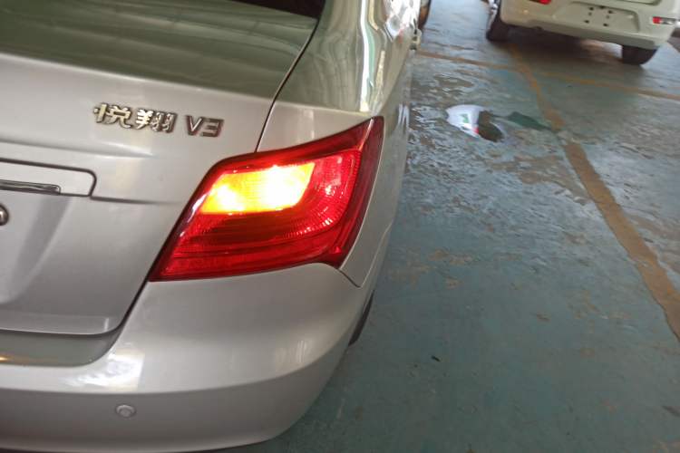 Used Changan Alsvin V3 2012 1.3L Manual Luxury Version China IV Standard