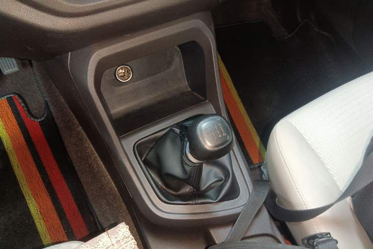 Used Wuling Hongguang V 2019 1.5L Jingqu Version China VI LAR
