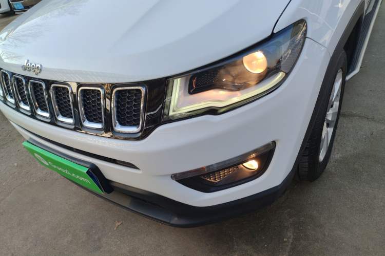 Used  Compass 2019 200T Automatic Family Edition - Connected Large Screen Version