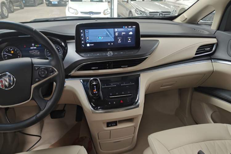 Used Buick GL8 2023 Facelifted Land Cruiser Executive Luxury Version