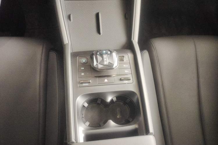 Used BYD Qin L 2025 DM-i Smart Drive 120KM Leading Model
