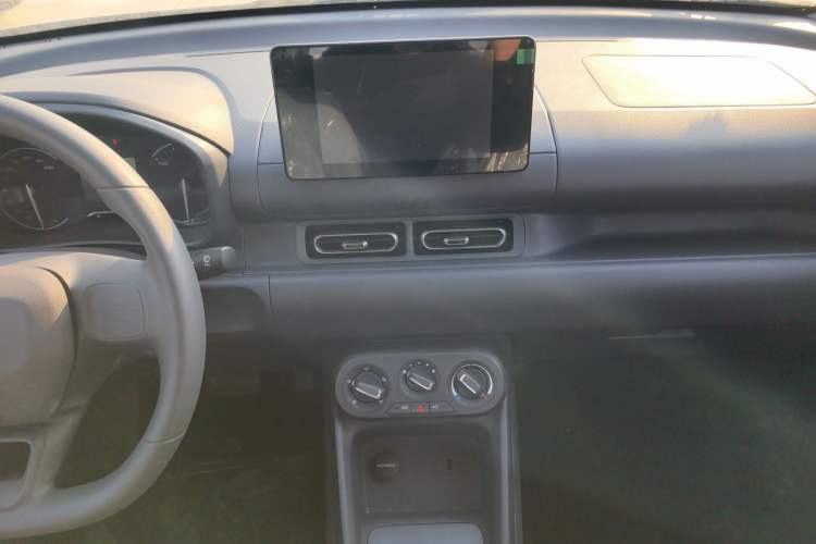 Used Wuling Hongguang New Energy 2024 All-Electric Model 300KM Standard Version
