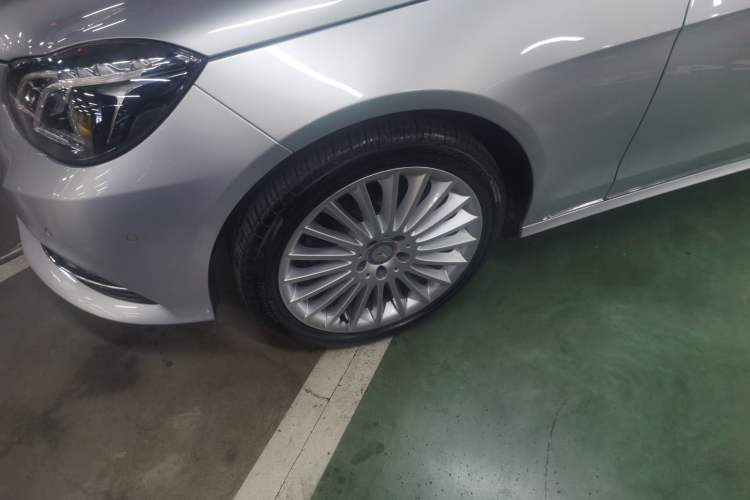 Used Mercedes-Benz E-Class 2014 E 260 L
