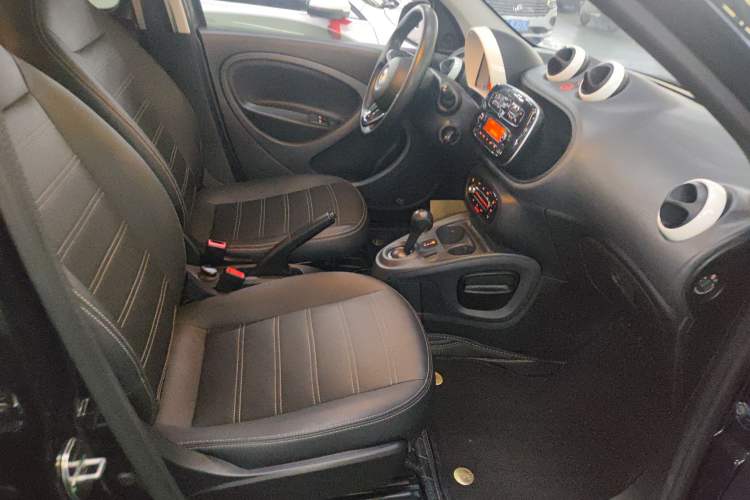 Used  forfour 2016 1.0L 52 kW Dynamic Edition
