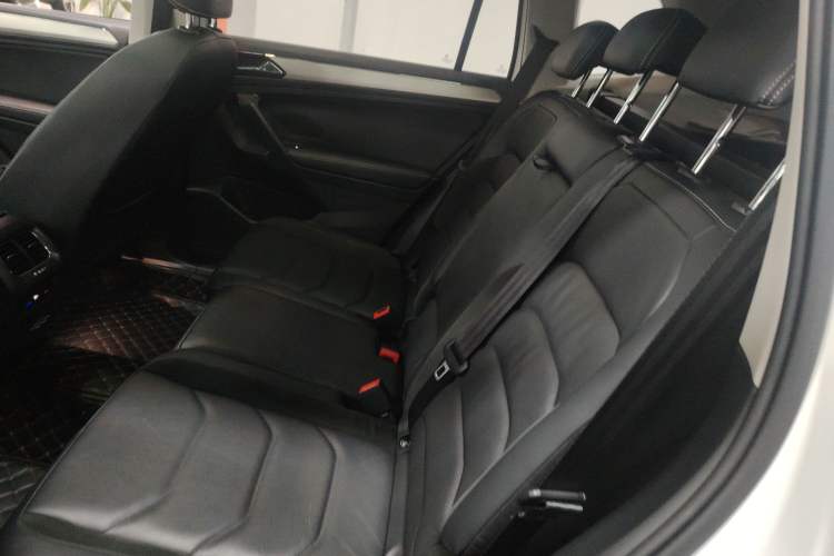 Used Volkswagen Tiguan L 2019 Updated Version 330TSI Automatic Two-Wheel Drive Panoramic Comfort Edition China VI Standard
